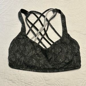 Lululemon Free to be wild size 4